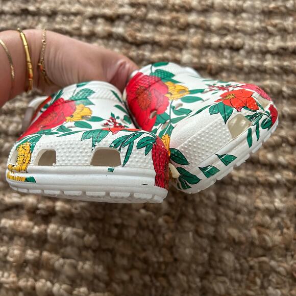 Crocs Classic Clogs Floral Print – Women’s Size 6 - Picture 6 of 12